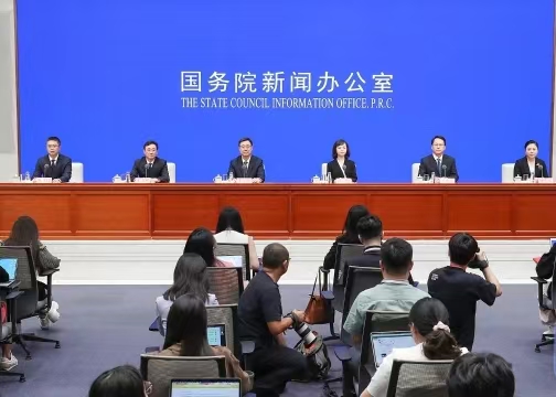 總局領(lǐng)導(dǎo)出席國務(wù)院政策例行吹風會